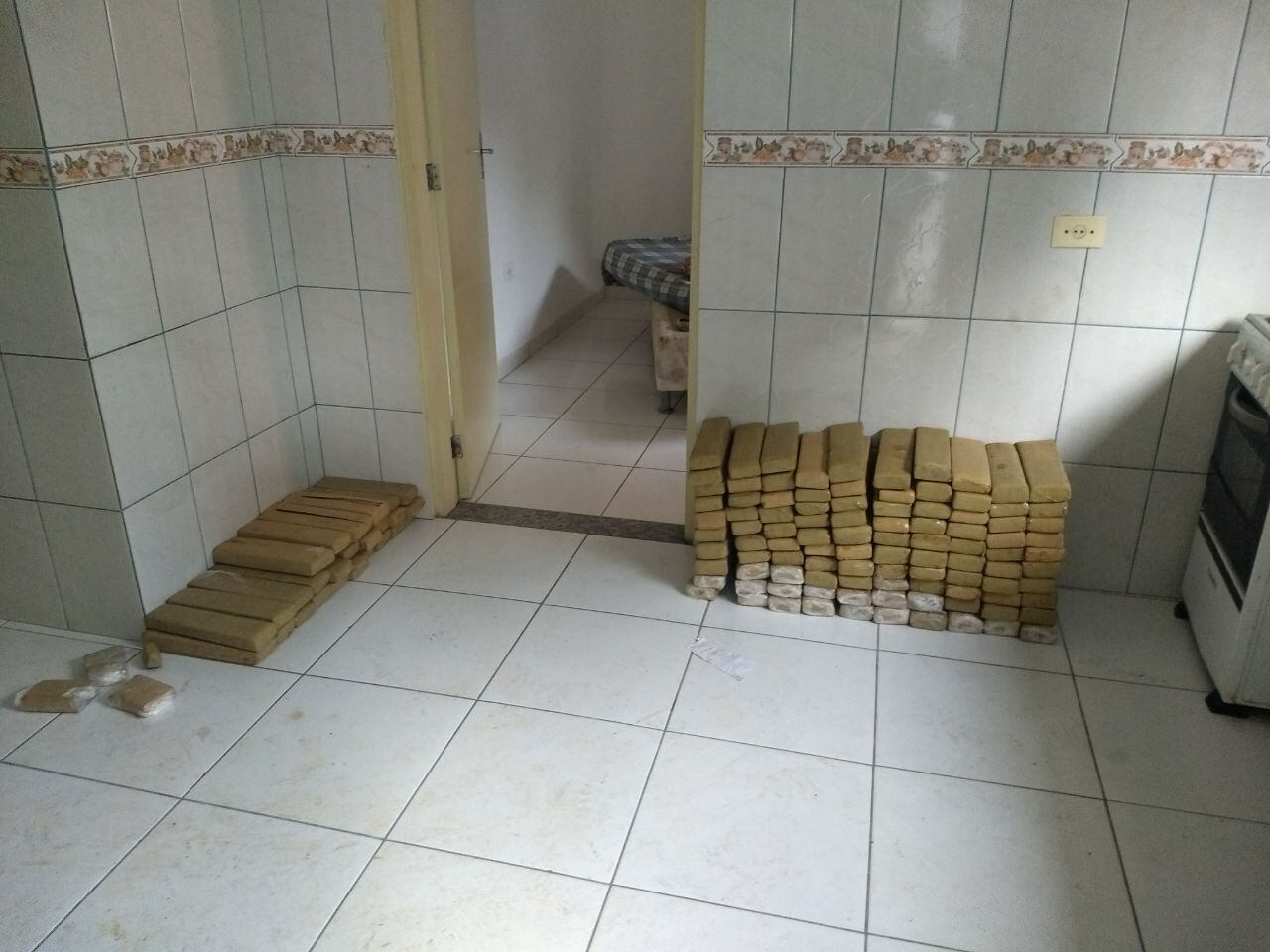 O caso está sendo registrado no Denarc (Departamento de Investigações sobre Narcóticos), da Polícia Civil