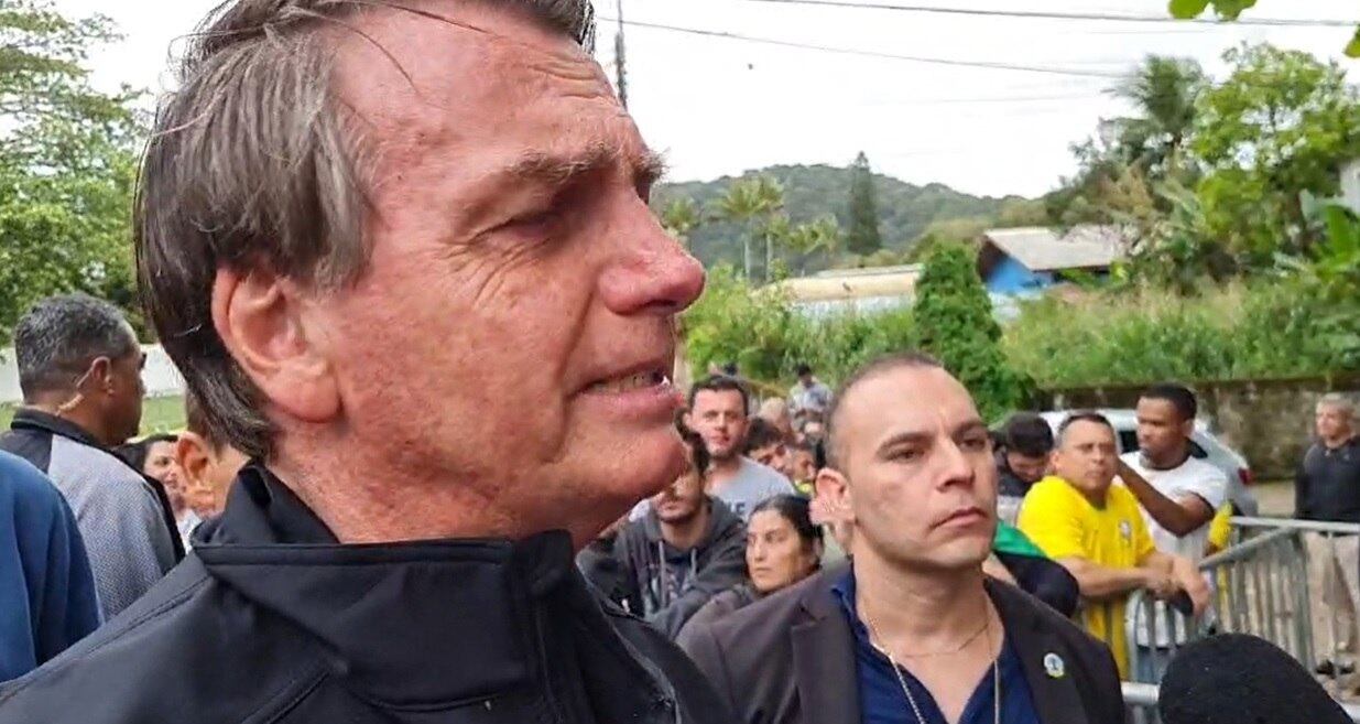 Bolsonaro diz que não se vacinará contra a Covid-19
VEJA MAIS