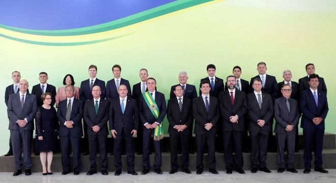 Bolsonaro se reúne com os 22 ministros para tratar prioridades do governo