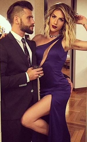 Bruno Gagliasso em um momento de mão boba na mulher, Giovanna Ewbank