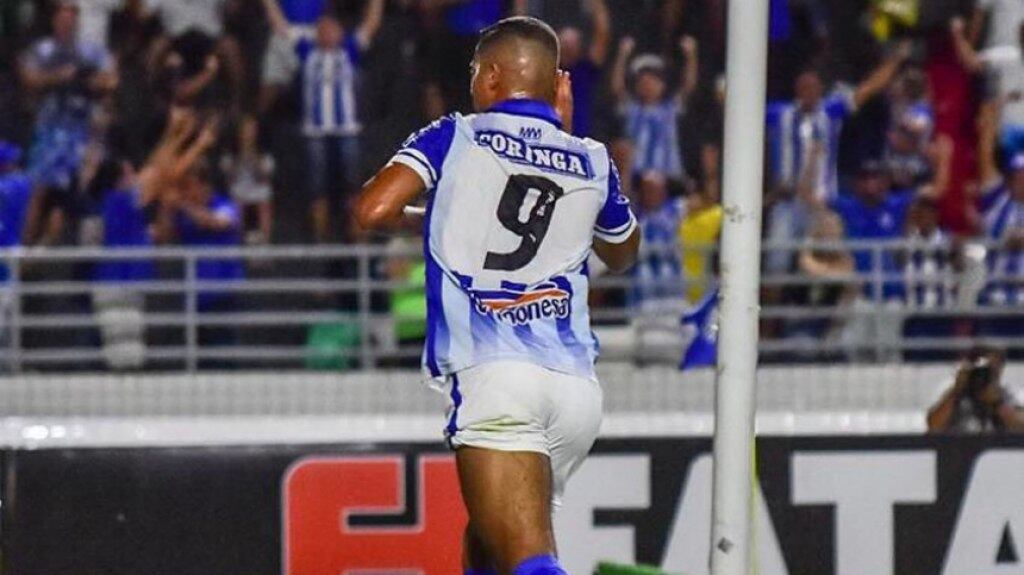 11º - CSA - Seis pontos, duas vitórias e duas derrotas; saldo de gols negativo (-3)