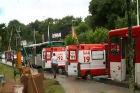 Vítimas foram socorridas por ambulâncias do Samu