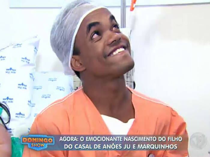 

Marquinhos conta que foi uma sensação indescritível ver o
filho pela primeira vez


— Foi muito emocionante. Uma sensação muito bacana e só quem
é pai entende. Eu e a Ju estamos muito felizes e graças a Deus está sendo tudo
lindo e maravilhoso



+ Aproveite e confira as matérias do programa Domingo Show

+ Já curtiu a página do Domingo Show no Facebook? É só clicar!

+ Siga o Domingo Show no Twitter e receba todas as notícias do programa