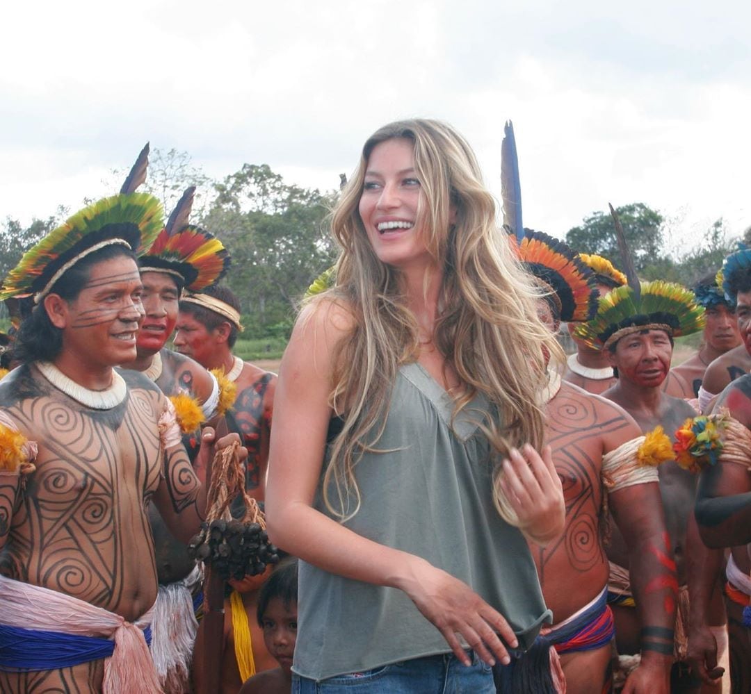 O segundo momento de despertar aconteceu em 2004, quando a modelo visitou uma aldeia indígena na floresta amazônia, apoiando a iniciativa "Y Ikatu Xingu" do Instituto Socioambiental. 