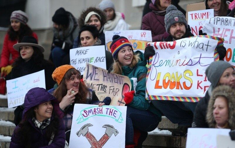 bulgária protesto trump mulheres