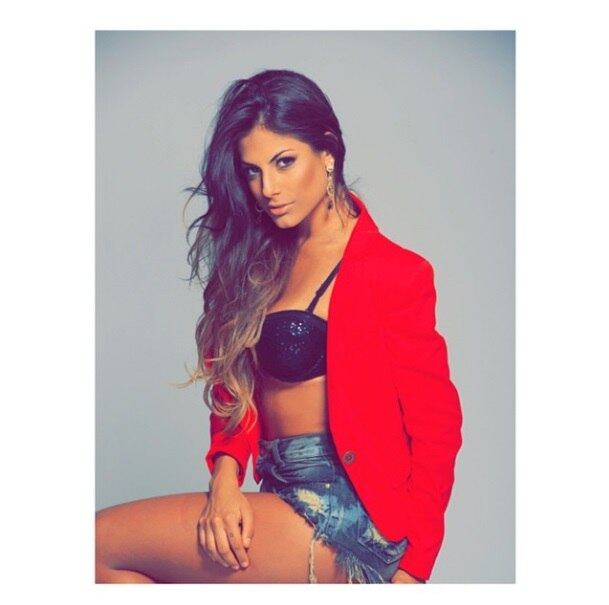 Será que Mari Baianinha vai conseguir superar a fama de Nicole Bahls? Vamos aguardar as cenas dos próximos capítulos...

Veja também: Fique por dentro dos bafos dos famosos
