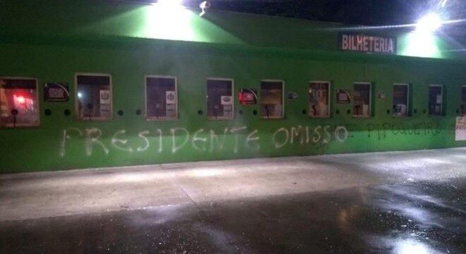 A raiva dos torcedores contra o presidente Mauricio Galiotte