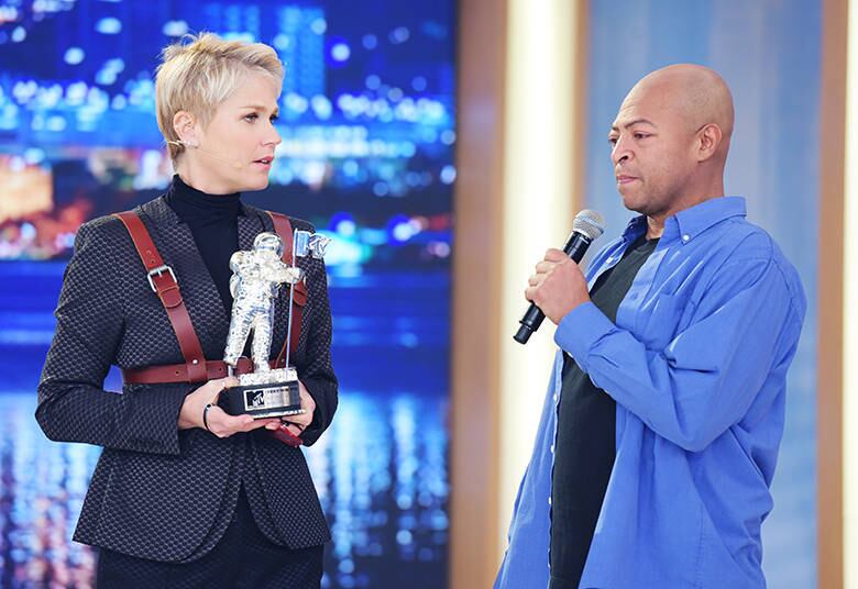 O profissional é super reconhecido pelo seu talento e ganhou o MTV Video Music Award para Melhor Coreografia cinco vezes
+ VÍDEO: Xuxa e Fiuk arriscam passinhos de Michael Jackson com coreógrafo das estrelas