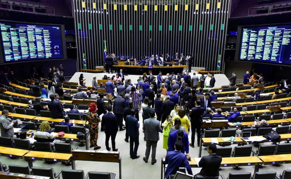 Plenário vota taxação de offshores