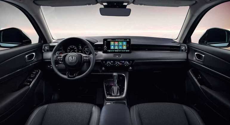 Interior recebeu nova central multimídia flutuante de 9 polegadas com suporte para Android Auto e Apple CarPlay