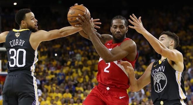 Kahwi Leonard, entre Curry e Thompson