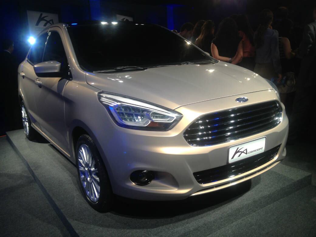 A Ford revelou nesta segunda-feira (3) o inédito Ka Sedan na abertura do Salão do Automóvel de Nova Déli, na Índia. Um evento no Brasil mostrou o conceito do sedã compacto simultaneamente, para reforçar o caráter global do modelo. Ainda sem data para chegar às lojas brasileiras, o novo Ka (nas versões hatch e sedã) estreia ainda em 2014 para ser o real sucessor do velho Fiesta Rocam, que será aposentado nos próximos meses.

Confira a seguir todos os detalhes da inédita carroceria sedã do novo Ford Ka

Saiba tudo sobre carros! Acesse R7.com/carros
