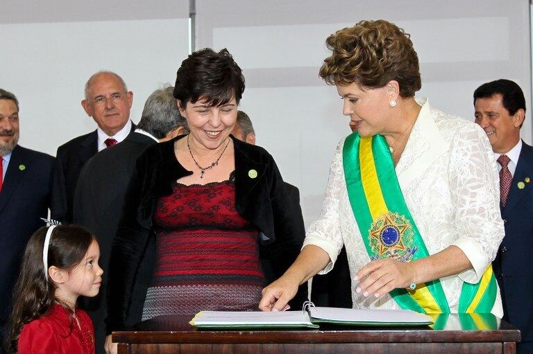 Em 2011, quando tomou posse do cargo, Tereza optou por cores mais fortes e apareceu de vestido vermelho e blazer preto