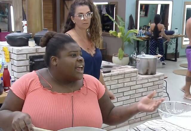 Jojo e Luiza foram bastante amigas no início do confinamento e as peoas chegaram até a fazer confidências uma para a outra. Mas, após Luiza virar Fazendeira, as duas começaram a ter atritos e não deu outra: fogo no feno! Por não concordar com a opinião uma da outra, as participantes tiveram uma séria discussão fazendo com que se afastassem e colocassem um ponto final na amizade construída dentro do reality. Com Lidi, Jojo também viveu uma relação intensa de amor e ódio