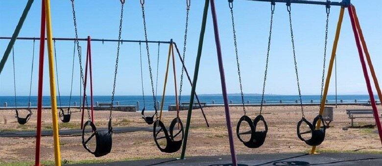 Brinquedos infantis em Sea Point, na Cidade do Cabo, vazios durante o lockdown