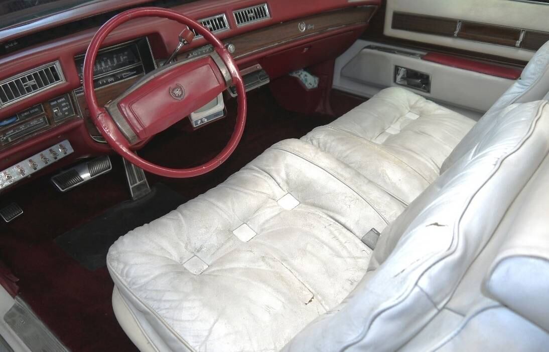 Com poucas alterações, o interior manteve o tradicional banco "sofá" típico dos carrões norte-americanos da década de 70

Saiba tudo sobre carros! Acesse R7.com/carros
E confira os melhores preços de novos e usados em r7.icarros.com.br