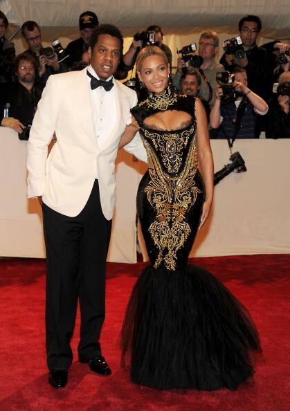 Nem Beyoncé ficou livre dos looks estranhos. Em 2012, a cantora foi bastante criticada por sua escolha