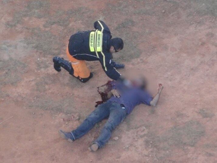 Também em agosto, José Pereira Ramos, de 41 anos, esfaqueou a mulher na estação de metrô de Arniqueiras, em Águas Claras, região administrativa do Distrito Federal. O crime foi no início da noite em um local com grande fluxo de pessoas. Em seguida, o homem cortou o próprio pescoço e morreu. A mulher foi encaminhada ao Hospital Regional de Taguatinga e ficou em estado grave. Leia mais sobre o caso