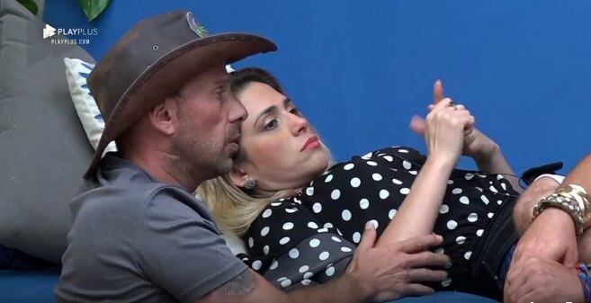 Já na liderança, Rafael foi falar pra Nadja que necessita dela para continuar no jogo. E deu uma dica: "Preciso de você bem psicologicamente, emocionalmente pra gente continuar aqui na resistência. Cuida de você."

