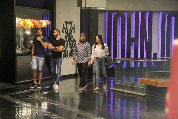 O ex-Chiclete com Banana Bell Marques aproveitou a tarde deste sábado (1°) para passear com sua mulher e seus filhos pelo shopping Fashion Mall, Rio de Janeiro
