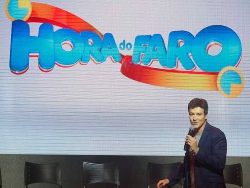 1. Música ao vivo

Em parceria com o amigo Afonso Nigro, Faro agora vai ter música. O ex-companheiro de Dominó vai comandar uma banda de primeira que vai dar uma "cara de domingo" ao programa. Em coletiva de imprensa desta quarta-feira (16), junto com os colegas de programa e o diretor, Ignácio Coqueiro, Rodrigo Faro falou sobre o programa, que estreia no dia 27 de abril 