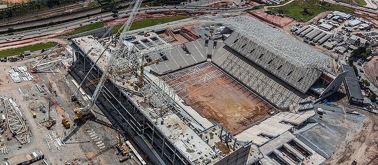 Arena corintiana não deve estar totalmente concluída em dezembro, contrariando a Fifa