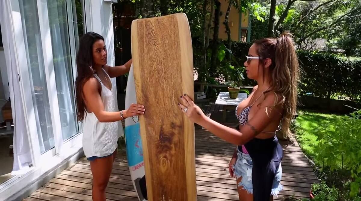 As duas musas bateram um papo descontraído na praia e Rafa conseguiu dicas valiosas sobre o esporte. Clique aqui e veja a galeria completa