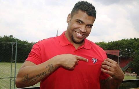 Breno ficou três anos preso na Alemanha por ter colocado fogo em sua casa, em 2011. Retornou no início do ano para o Brasil, em liberdade condicional e irá atuar pelo São Paulo na próxima temporada