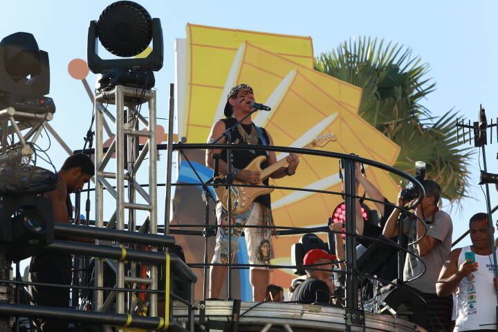 No terceiro dia do Carnaval de Salvador, ícones do axé passaram pelo Circuito Barra Ondina e arrastaram uma multidão

Acesse o R7 Play e assista à programação da Record quando quiser

