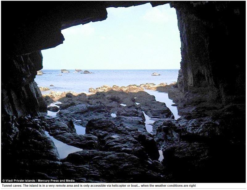 O vice-presidente sênior da corretora Vladi Private Islands, Pedro Arez, afirma que "essa é uma ilha privada muito emocionante. Está em uma área muito remota e só pode ser acessada por barco ou helicóptero, quando as condições climáticas forem adequadas"
