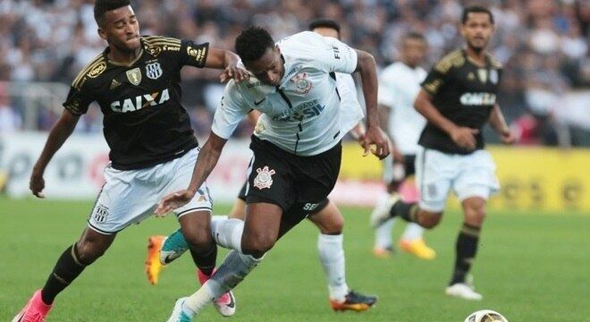 Bem marcado, o atacante Jô, desta vez, passou em branco, mas deixou o campo campeão