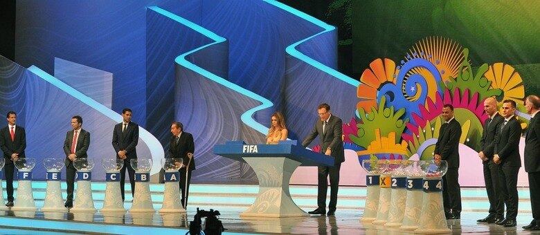 Os grupos da Copa do Mundo foram conhecidos em sorteio realizado na Costa do Sauípe, na Bahia