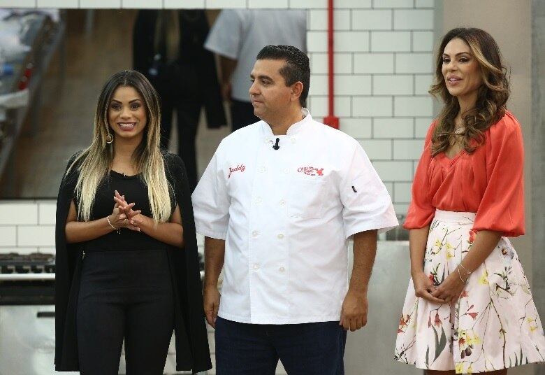 O episódio de Batalha dos Confeiteiros desta quarta-feira (23) aproveita o clima da cerimônia da
realeza britânica envolvendo o príncipe Harry e a atriz Meghan e o casamento da cantora Lexa com MC Guimê como inspiração para o Desafio de Eliminação