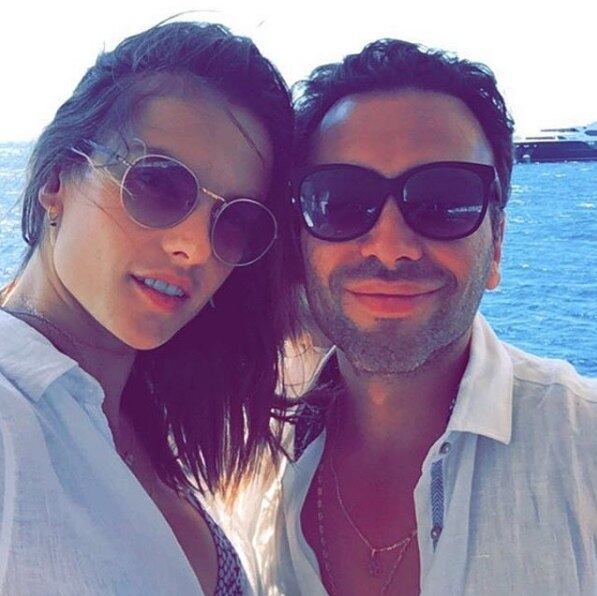 Alessandra Ambrósio ao lado de Matheus Mazzafera