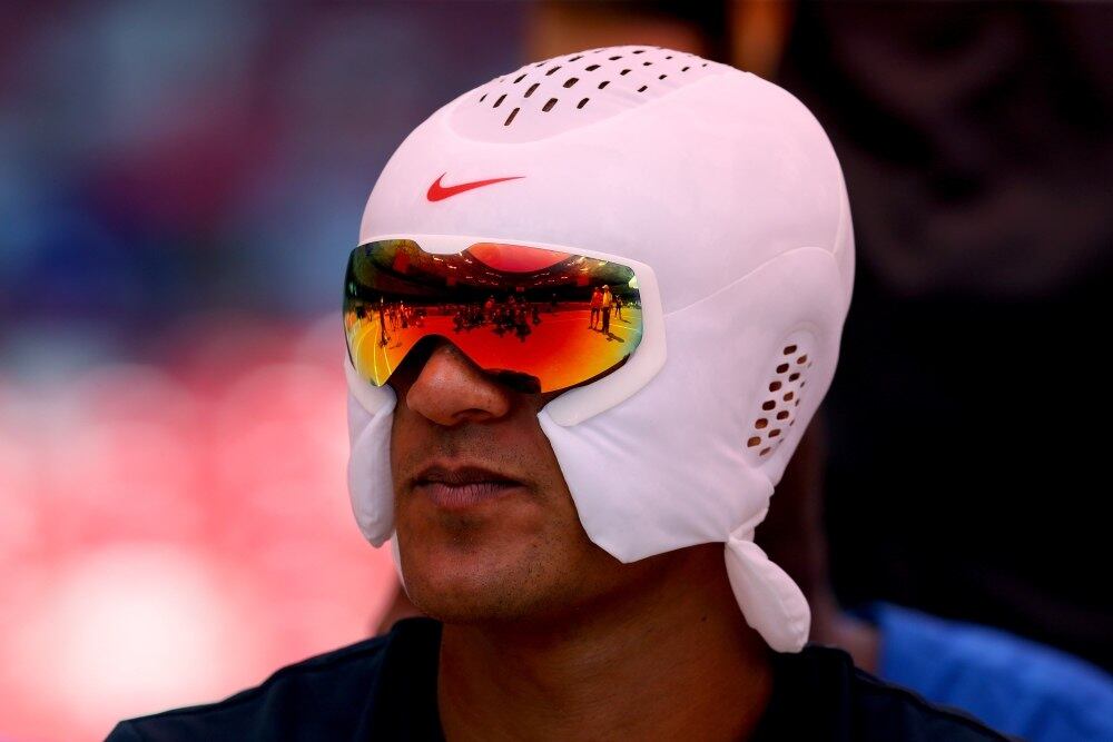 Capacete lembra personagem da série Speed Racer