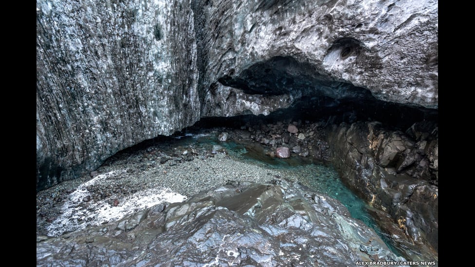 As cavernas de gelo estão abaixo da geleira de Vatnajökull, a maior da Islândia