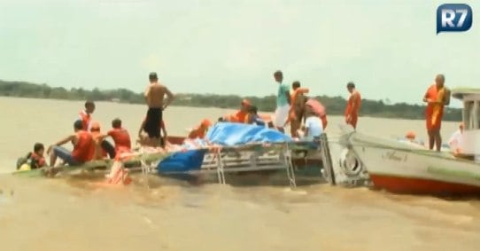 O barco carregava, como passageiros, servidores públicos federais que participavam do Círio Fluvial, uma viagem religiosa realizada no dia 12 de outubro