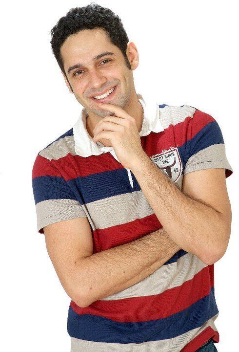 Sua estreia na TV foi em 2010, na novela Tempos Modernos, no papel do motoboy Túlio Osório