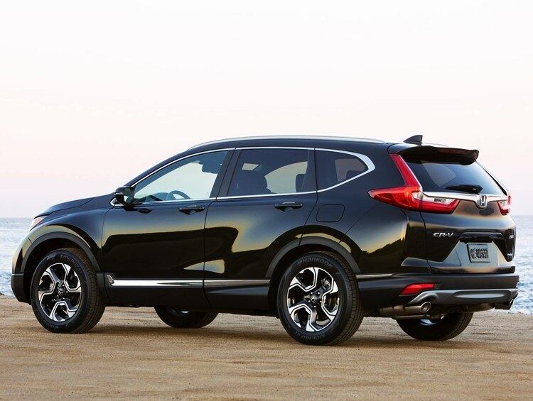 Visto de lado, o utilitário tem linha de cintura ascendente e musculatura acentuada por vincos. No tamanho, é um pouco maior que o modelo atual em comprimento e no entre-eixos, que cresceu 4,1 cm para ampliar o espaço na cabine