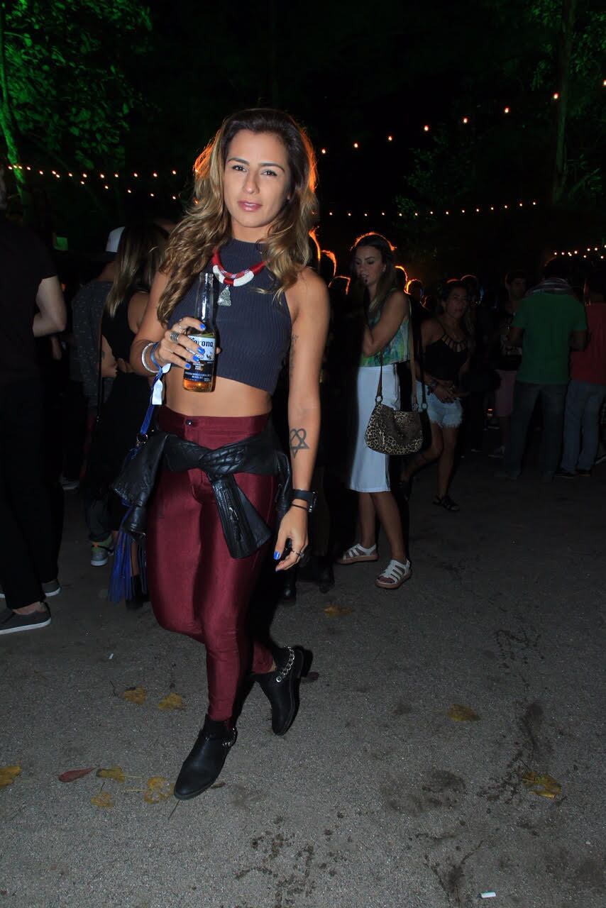 Paula Moraes caprichou no look para a festa

Yanna Lavigne vai a casamento do irmão de Bruno Gissoni e fãs pedem reconciliação do ex-casal
