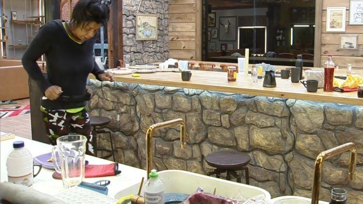 Saia e Bicicletinha (Banda Kaçamba)

Márcia levou os fãs à loucura quando interpretou o hit sozinha dançando pela sede! Todos os peões estavam dormindo, mas a ex-atleta ficou cheia de energia e soltou a coreografia: "Você é louca, você é doida", disse dando risada.