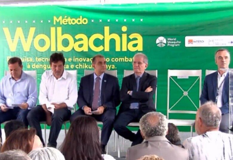 O projeto pioneiro será ampliado pelo Brasil, mas apesar das boas notícias, a batalha contra o mosquito continua e não dá para se descuidar
Quer saber mais sobre dengue, zika e chikungunya? Acesse Cuidado com o Mosquita e fique por dentro!