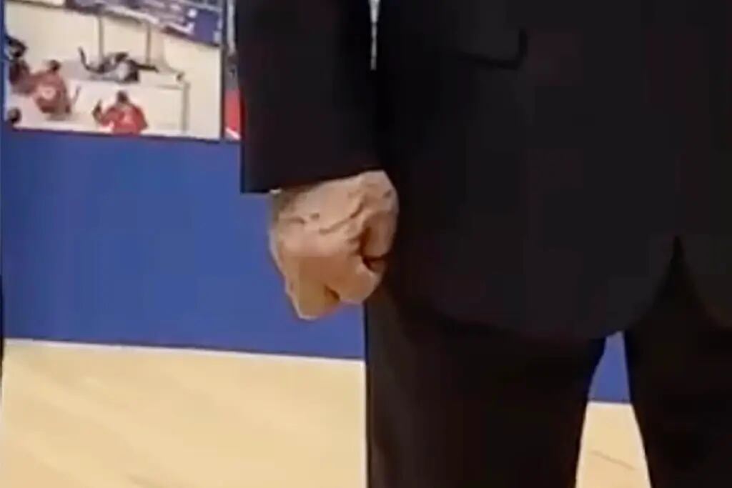 Punho cerrado do líder russo intensificou as especulações sobre possíveis problemas de saúde