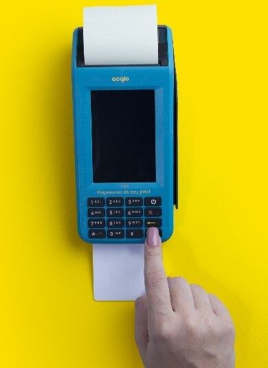 Cansado de trabalhar o mês inteiro e não ver a
cor do dinheiro? Ou faz parte daquele grupo que já não aguenta mais participar
de tantas entrevistas de emprego e escutar o responsável pela seleção dizer que
não foi dessa vez? Dar aquela guinada na vida pode ser muito mais fácil do que
imagina e não é preciso investir uma fortuna para ser o dono do próprio negócio.







Leia também: Vendedor dá guinada na vida e fatura R$ 15 mil com franquia