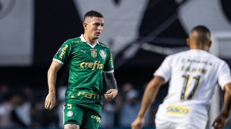 Emoção do início ao fim
O Palmeiras recebe o Santos em seu estádio e vai com todas as suas forças para reverter o placar e tentar conquistar mais uma taça do Paulistão. Após perder o primeiro jogo por 1 a 0, só a vitória interessa ao Verdão para manter o sonho do tricampeonato vivo