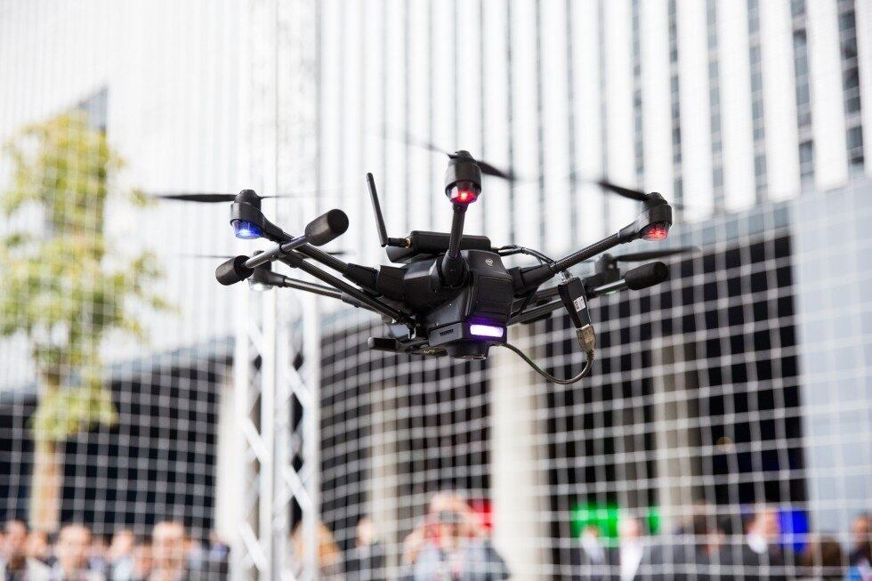 Voo do drone deve ser realizado a 30 metros de edificações e de concentração de pessoas