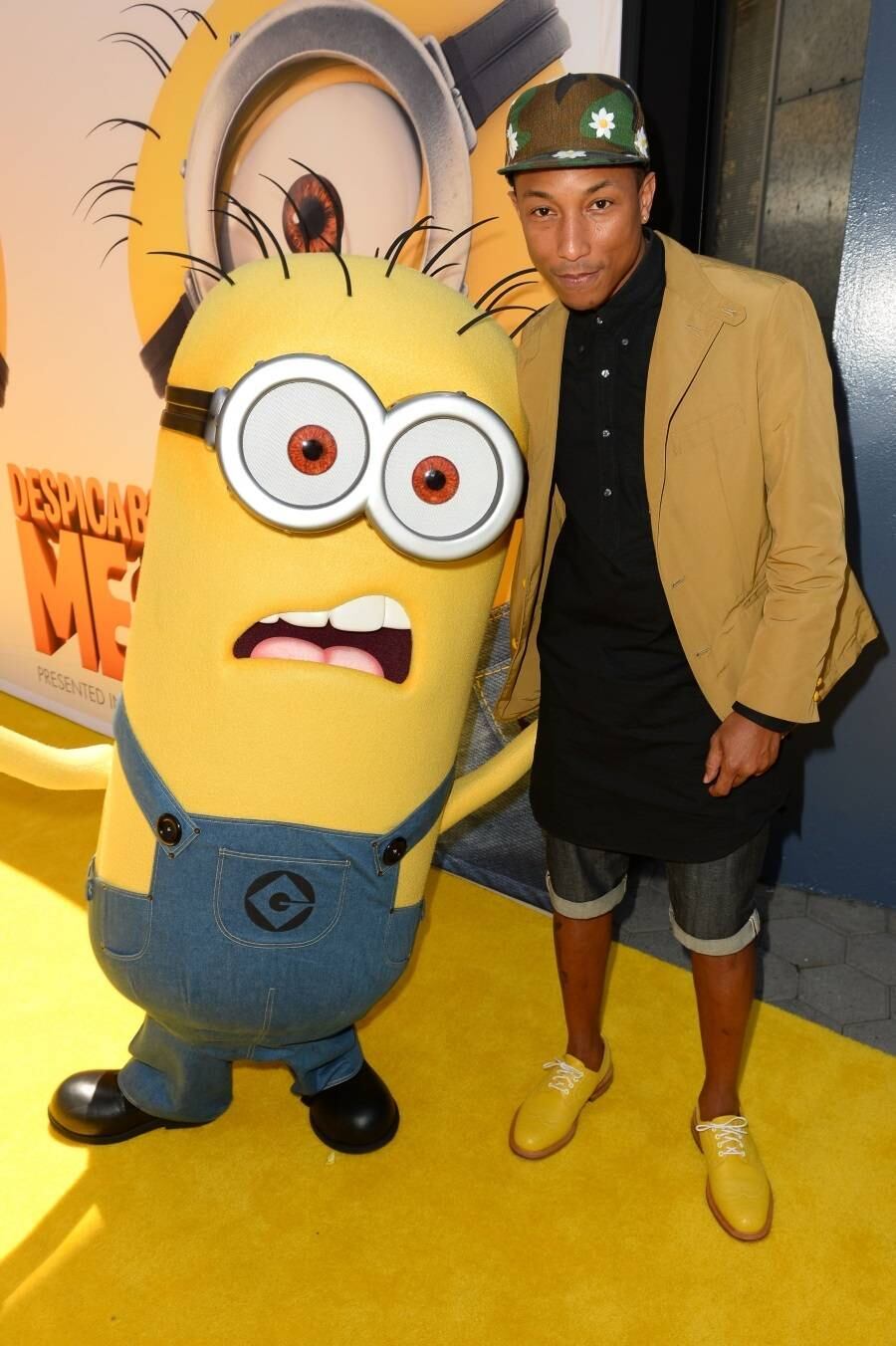 Pharrell Williams
Quem foi ao Lollapalooza 2015 e curtiu o show de Pharrell, conseguiu perceber que ele agrada a todas as idades. Jovens são atraídos por suas batidas dançantes e por seu lado "cool", os mais adultos curtem suas influências em artistas consagrados e parcerias como com Snoop Dogg e Daft Punk, já as crianças, claro, são atraídas pelo fato de Pharrell estar envolvido em trilhas sonoras de desenhos como Meu Malvado Favorito, Meu Malvado Favorito 2 e Bob Esponja — Um Herói Fora D'água. Com o sucesso Happy, ele conquistou ainda mais fãs mirins 