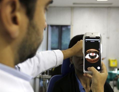 O “Eyer’, retinógrafo portátil, é um aparelho totalmente desenvolvido no Brasil, com tecnologia nacional, por três ex-alunos da Universidade de São Paulo (USP)