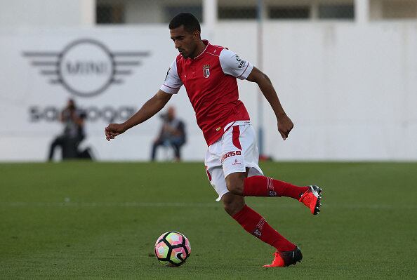 Marcelo Goiano - Lateral-esquerdo - Braga - 29 anos
Marcelo Goiano surgiu no futebol atuando no Guaçuano, interior de São Paulo, em 2007. Há cinco temporada na Europa, o lateral está em seu terceiro ano no Braga
Valor em 2016 - 400 mil euros / Valor em 2017 - 2,5 milhões de euros (+525%)
