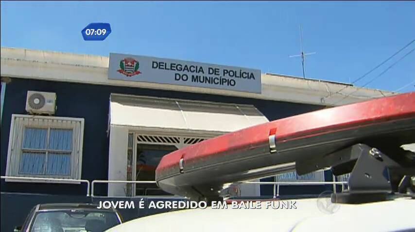 A polícia não informou como estão as investigações.
Testemunhas e imagens de câmeras de segurança podem ajudar a identificar os
autores do crime